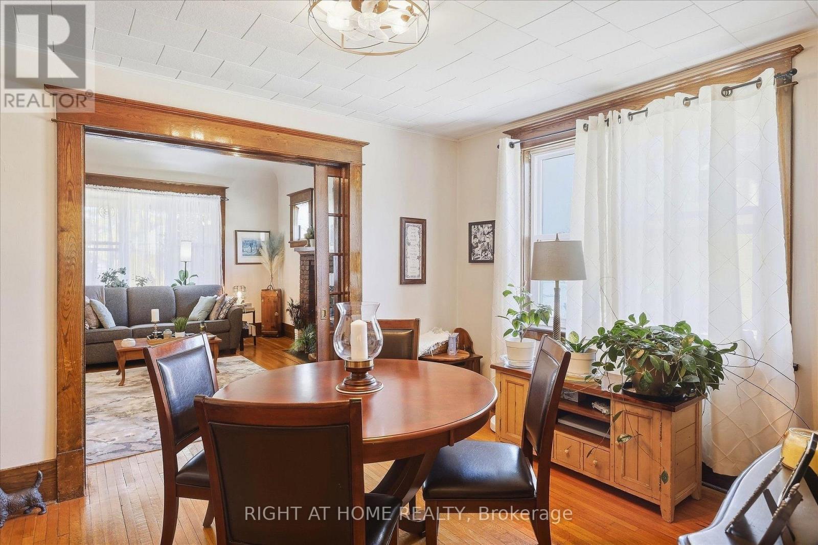 33 Melbourne Street W Property Photo 9