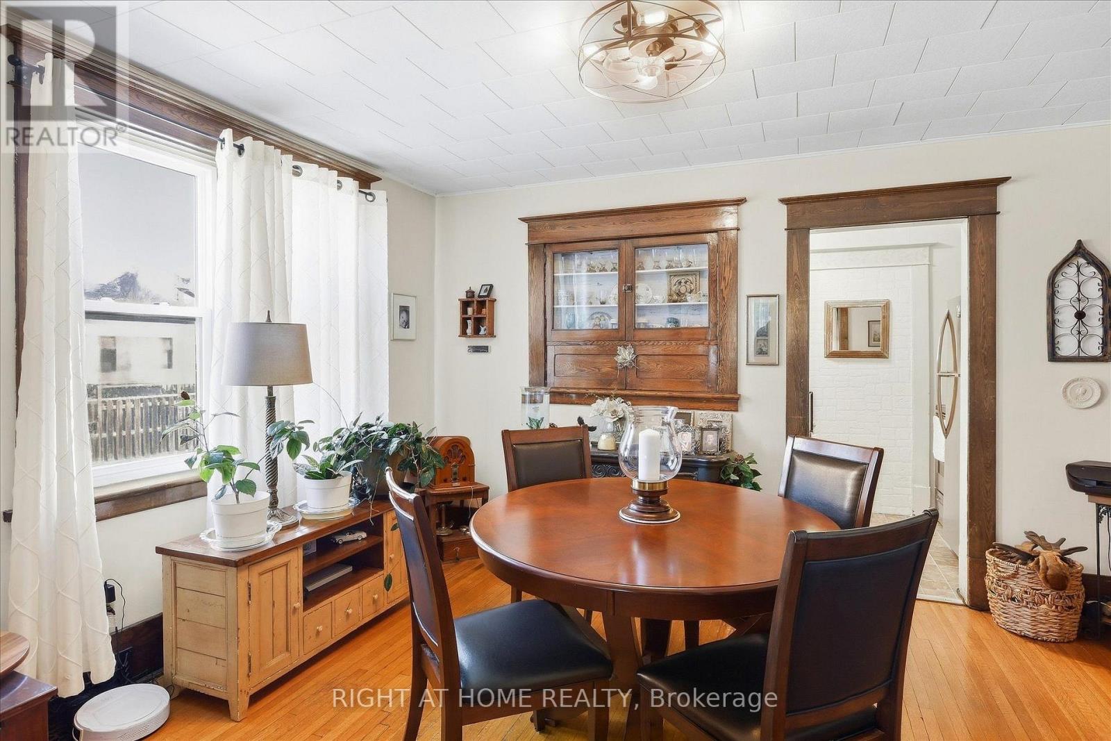 33 Melbourne Street W Property Photo 10