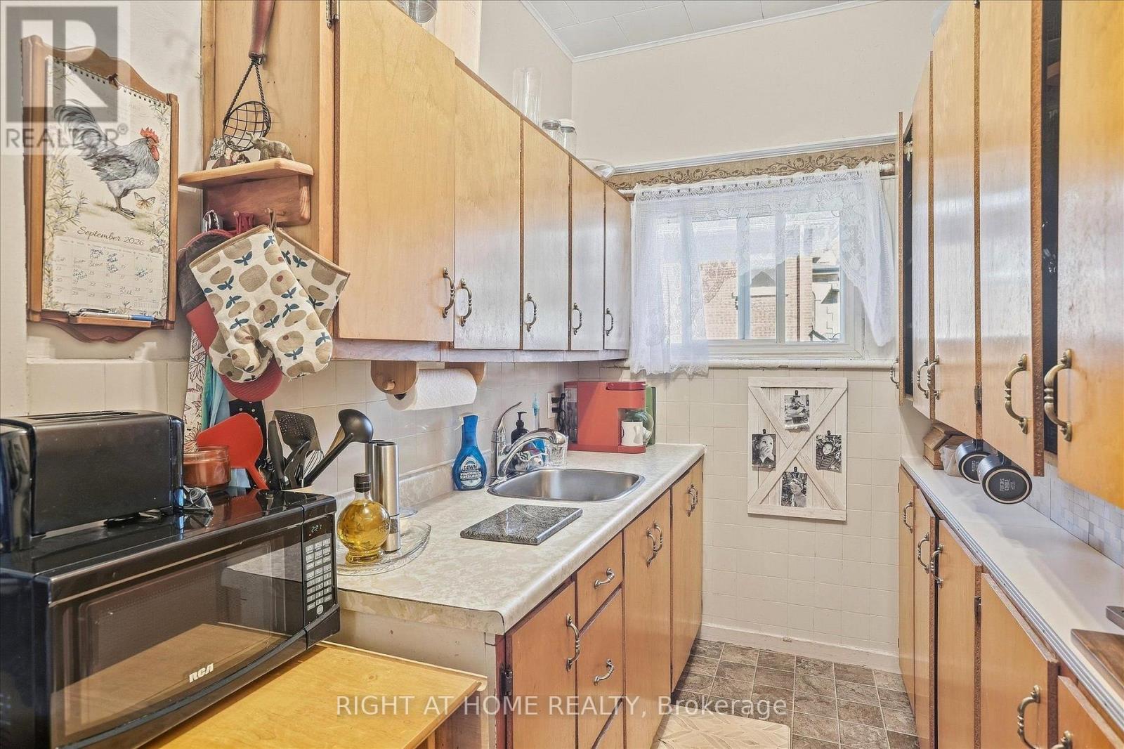 33 Melbourne Street W Property Photo 11
