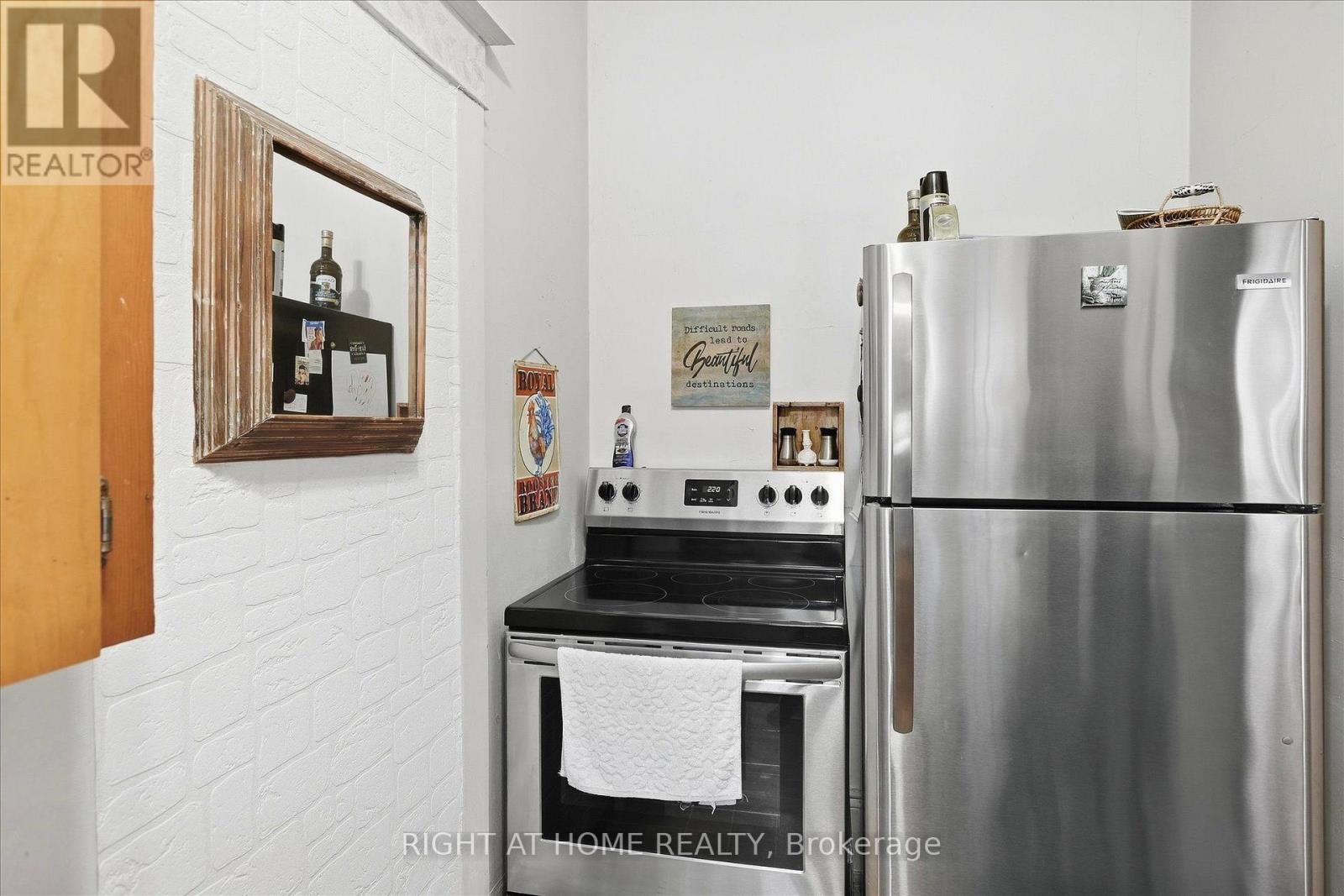 33 Melbourne Street W Property Photo 13