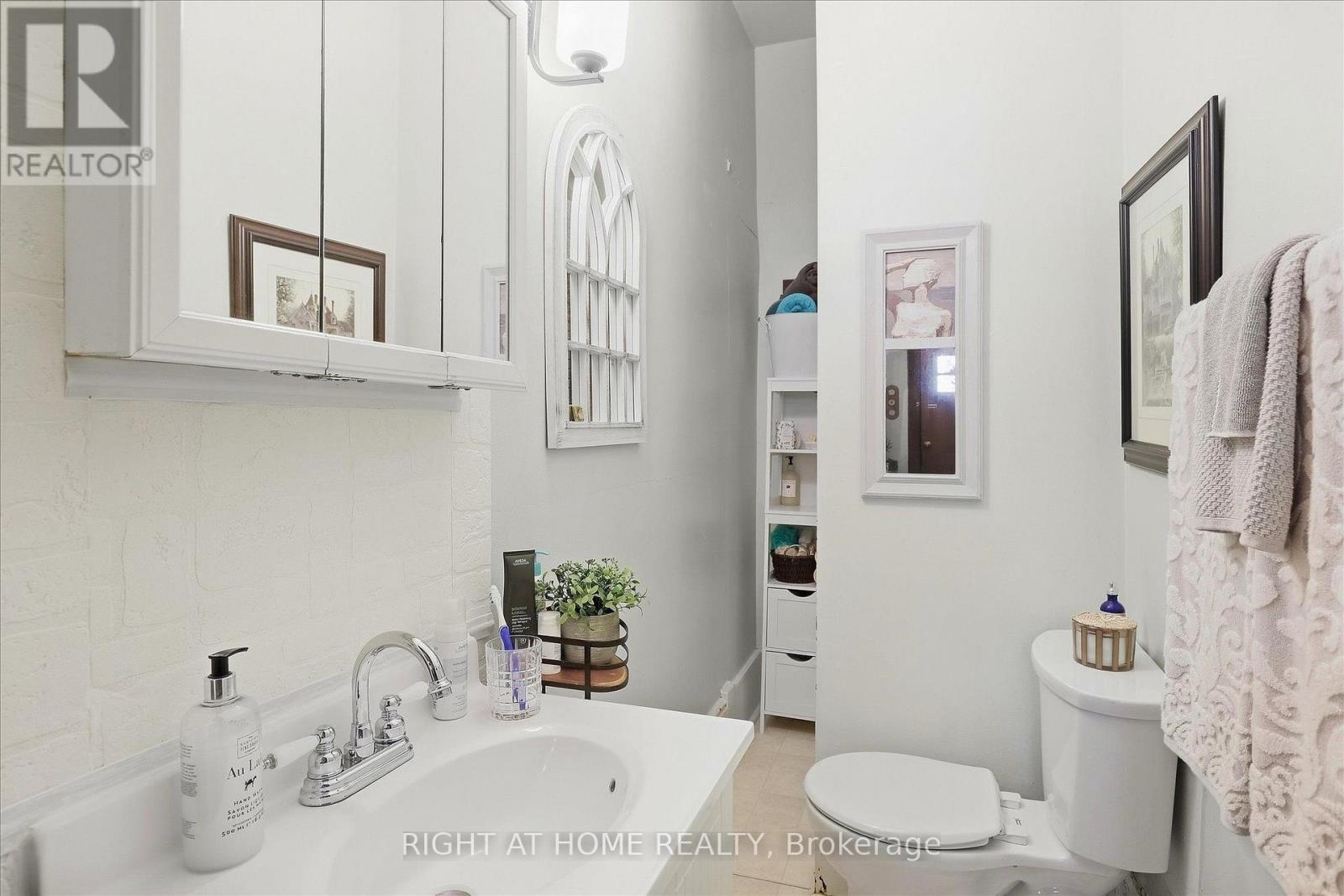 33 Melbourne Street W Property Photo 14