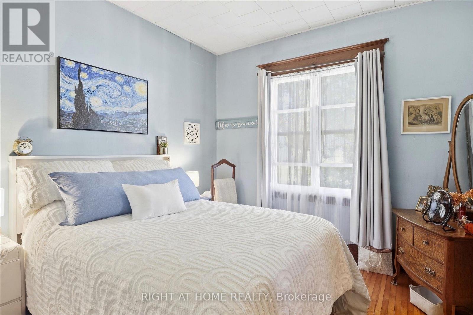 33 Melbourne Street W Property Photo 16