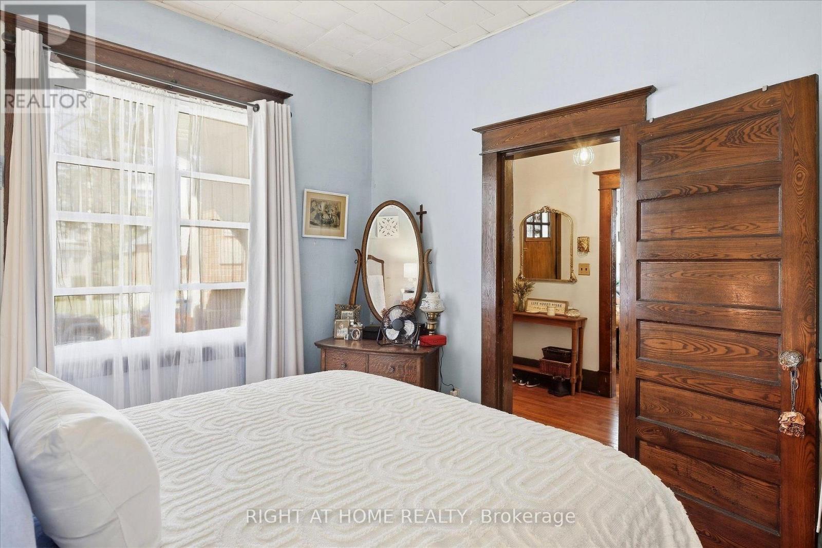 33 Melbourne Street W Property Photo 17