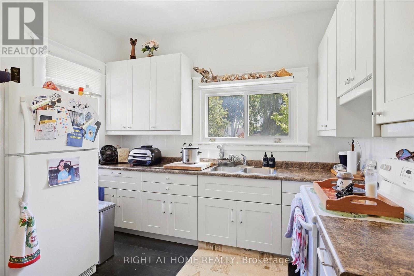 33 Melbourne Street W Property Photo 20