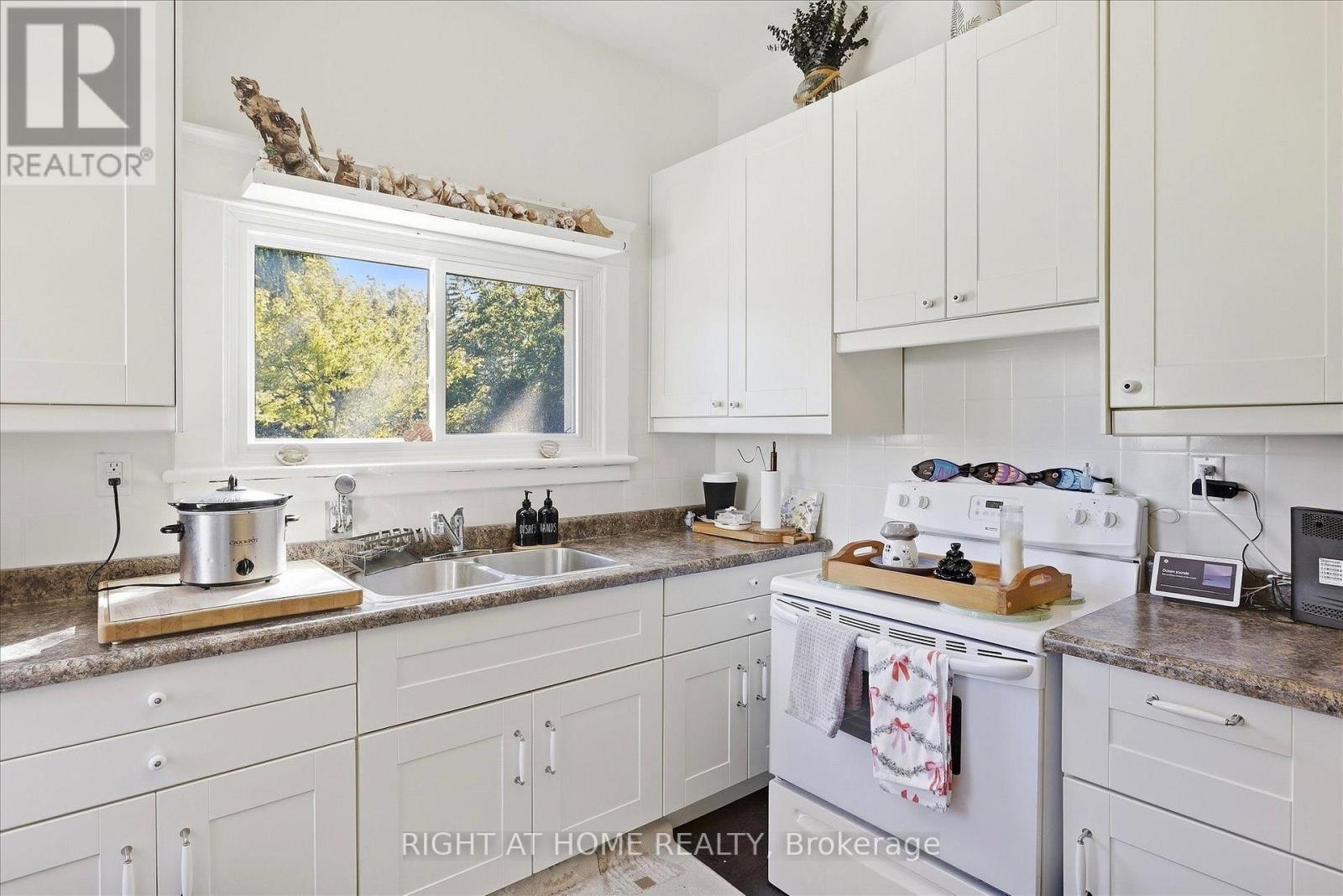 33 Melbourne Street W Property Photo 21