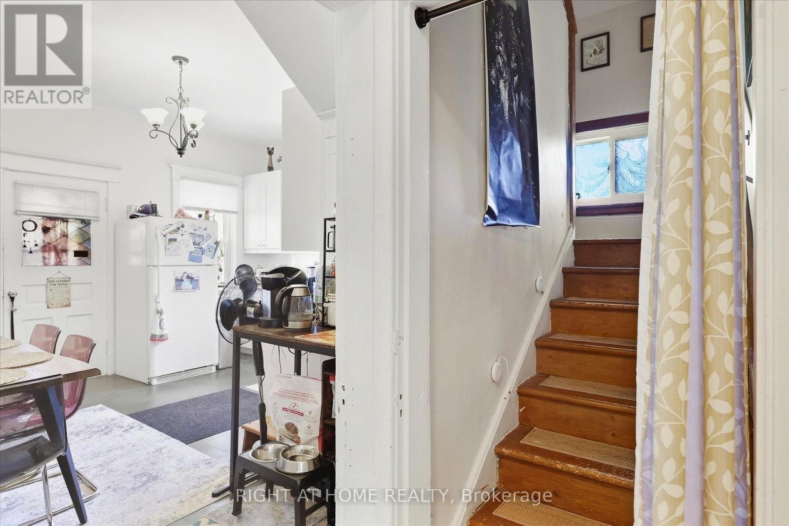 33 Melbourne Street W Property Photo 23