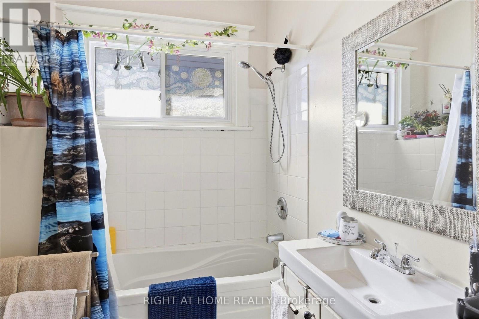 33 Melbourne Street W Property Photo 24