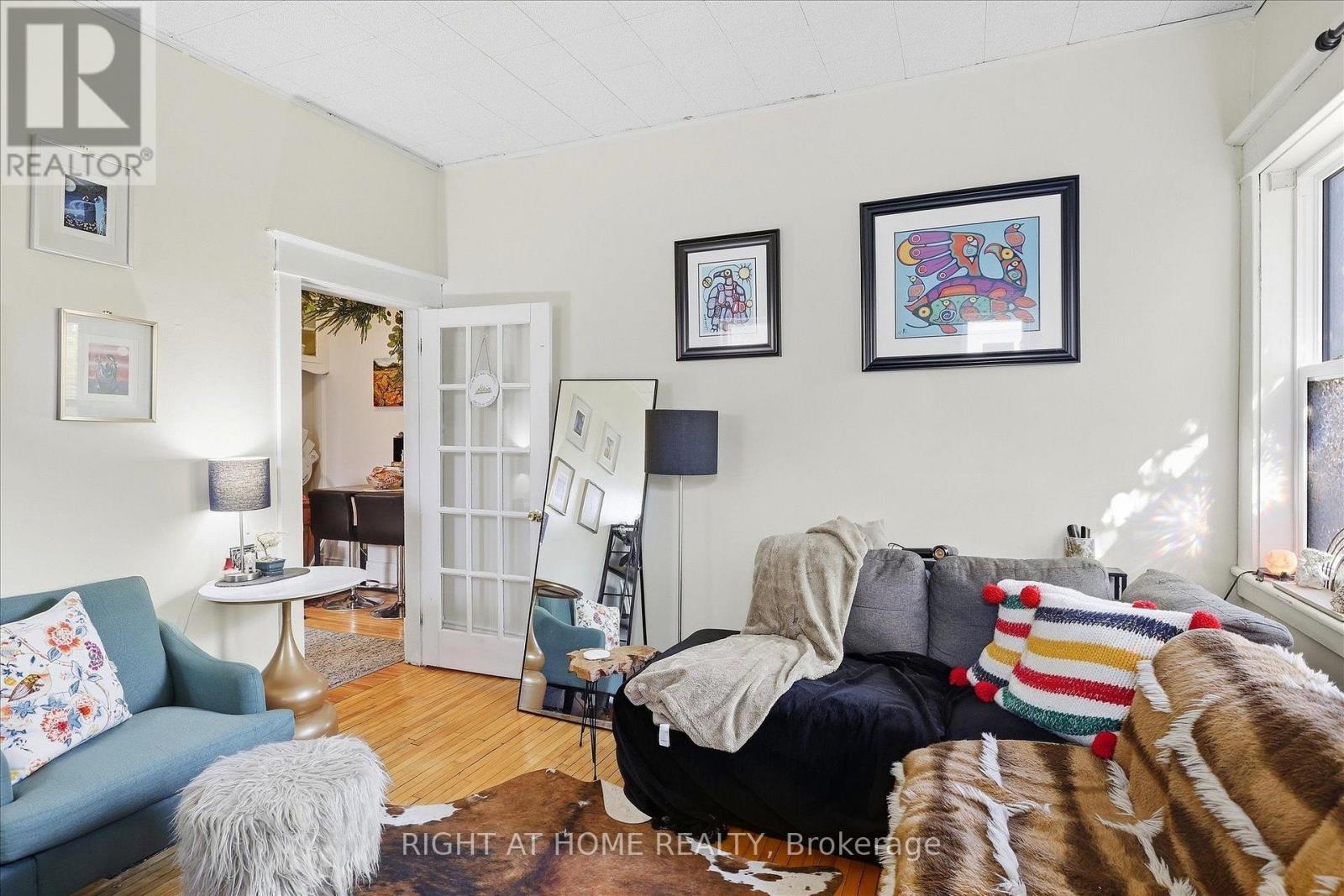 33 Melbourne Street W Property Photo 26