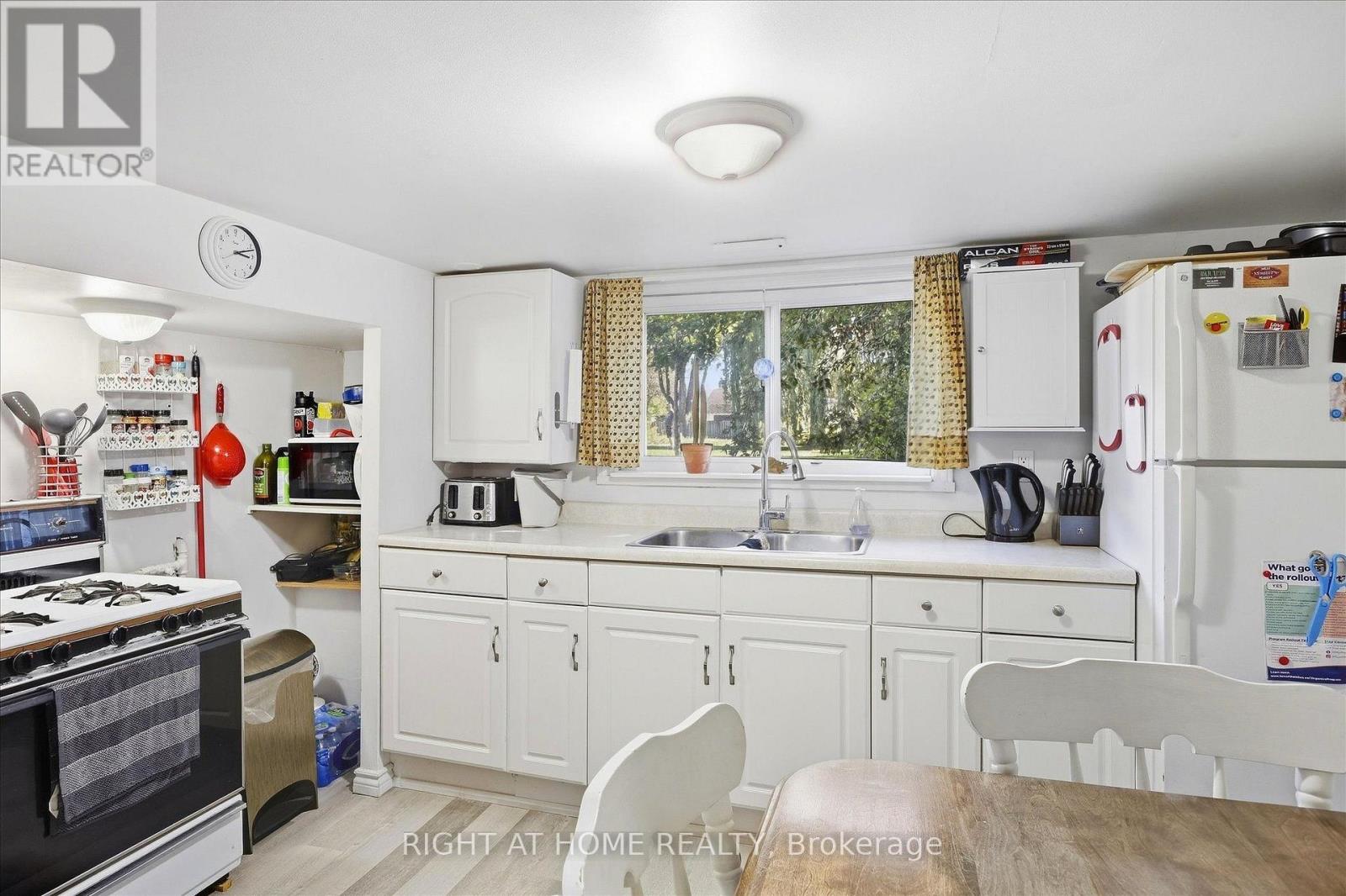 33 Melbourne Street W Property Photo 30