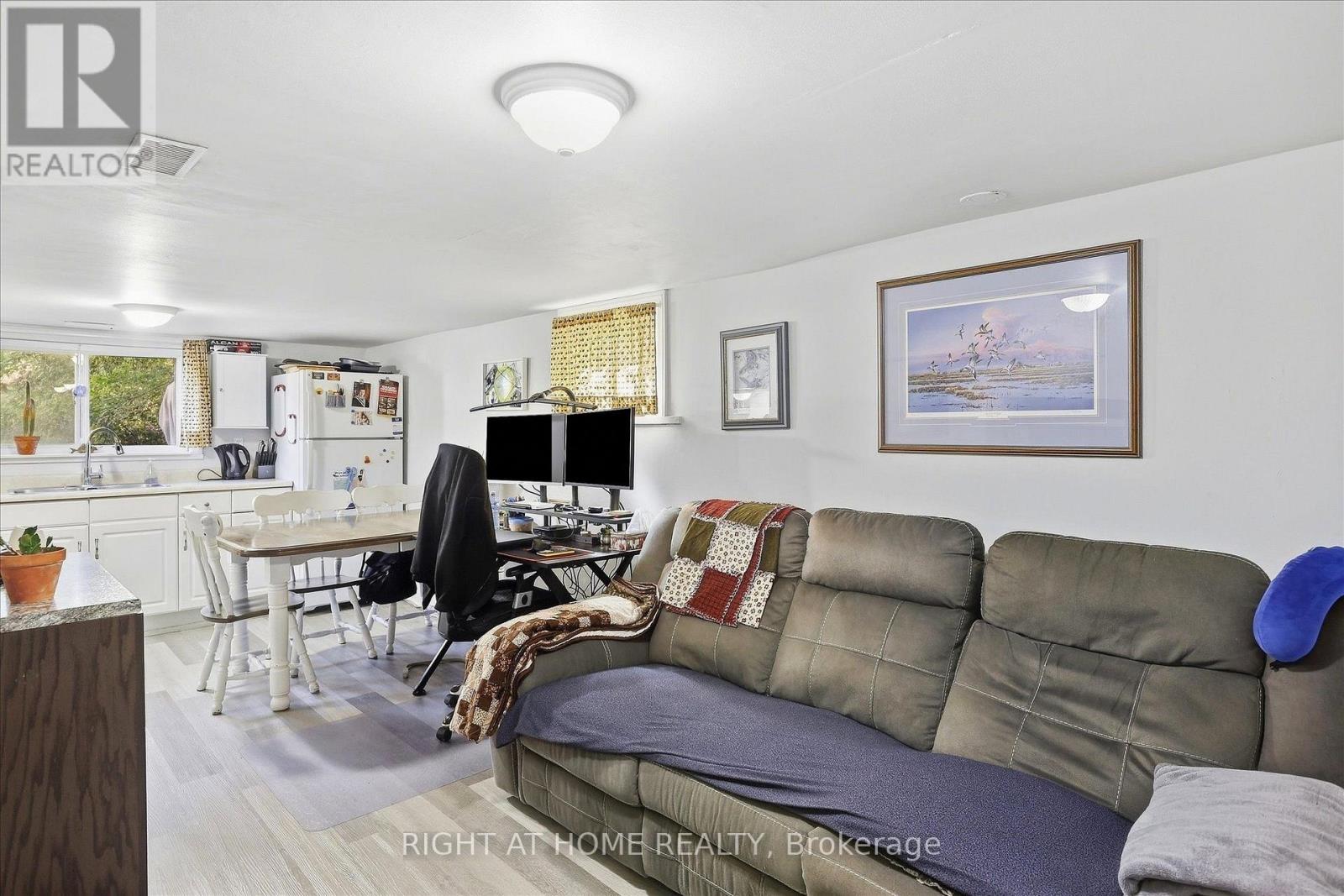 33 Melbourne Street W Property Photo 31