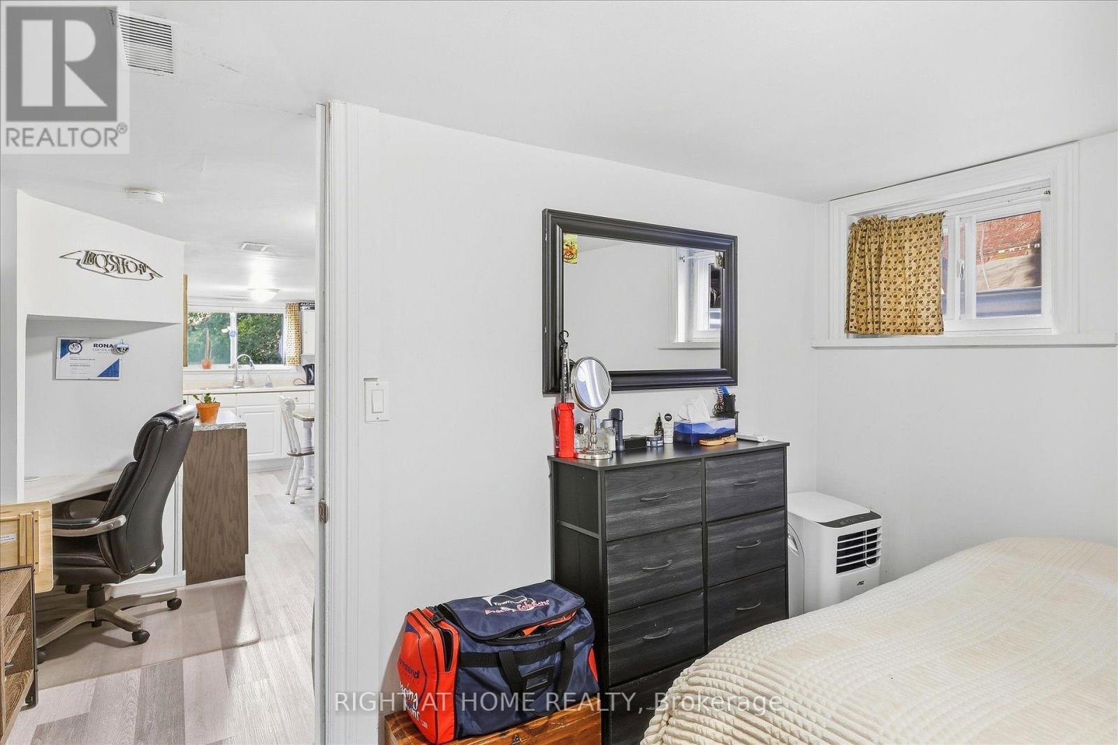 33 Melbourne Street W Property Photo 32
