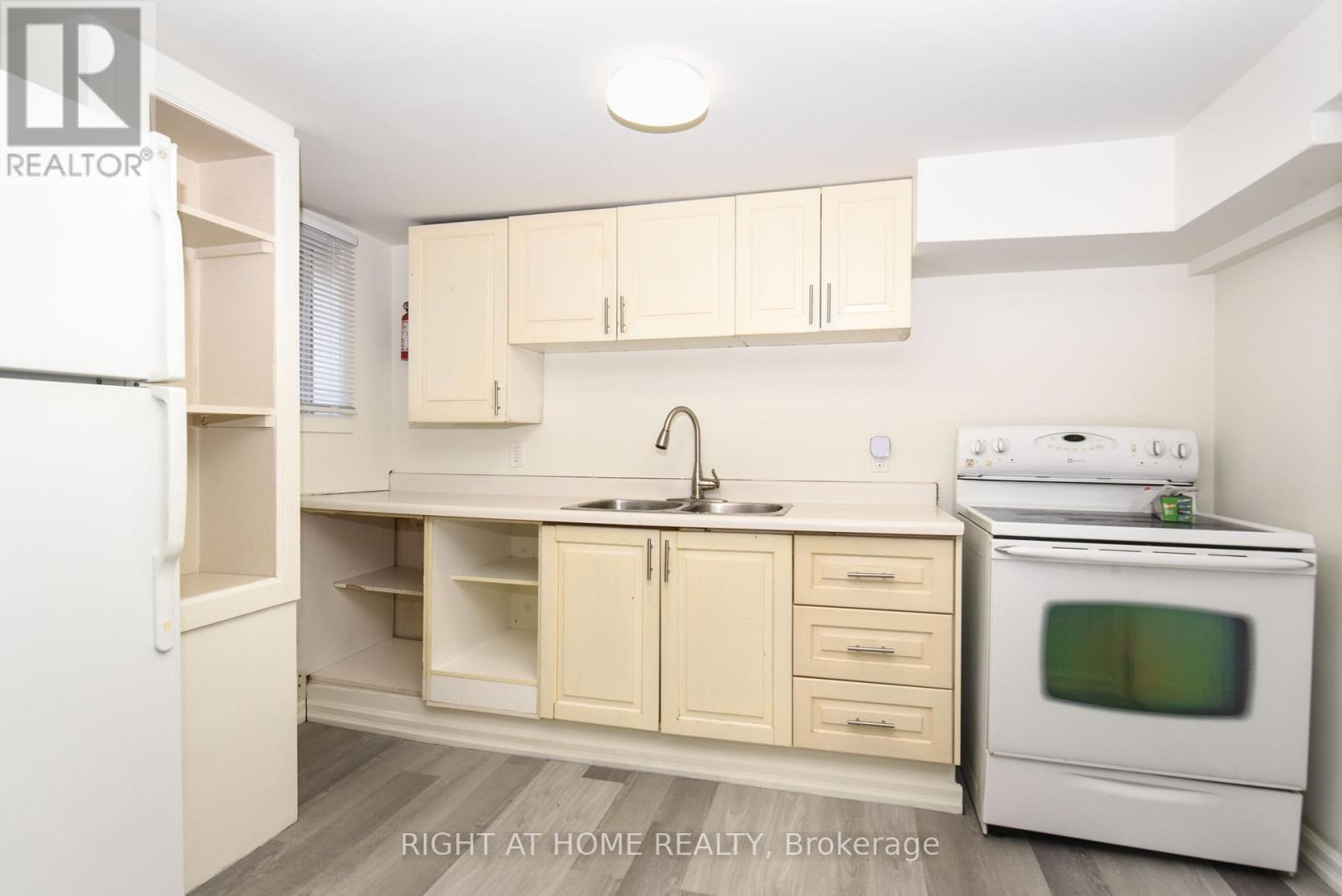 33 Melbourne Street W Property Photo 34