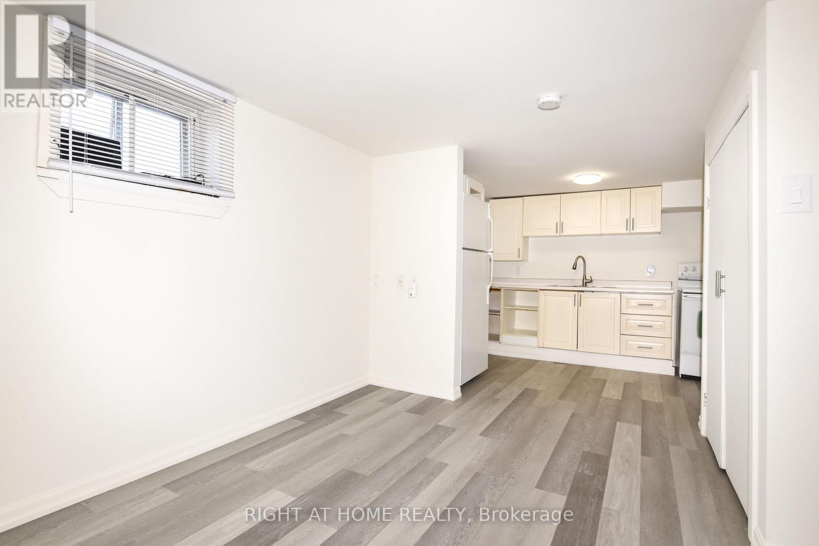 33 Melbourne Street W Property Photo 35