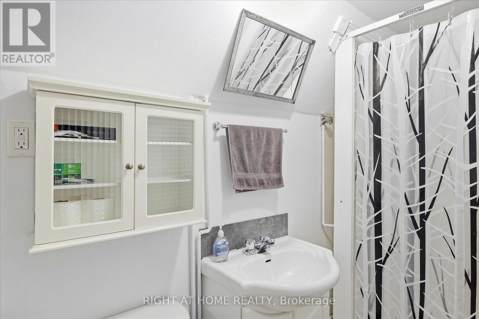 33 Melbourne Street W Property Photo 36