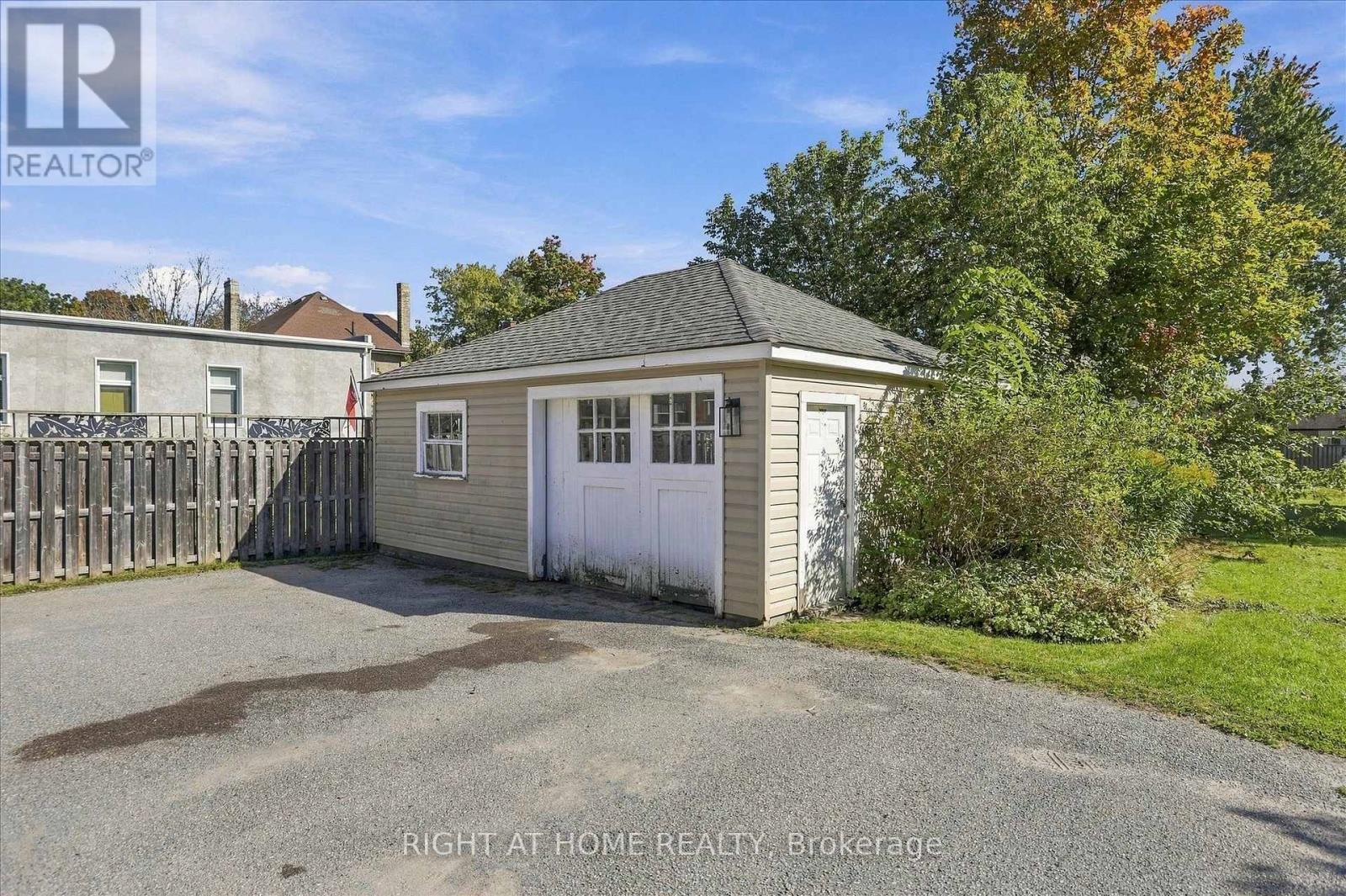 33 Melbourne Street W Property Photo 40