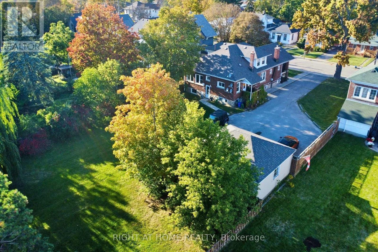 33 Melbourne Street W Property Photo 44