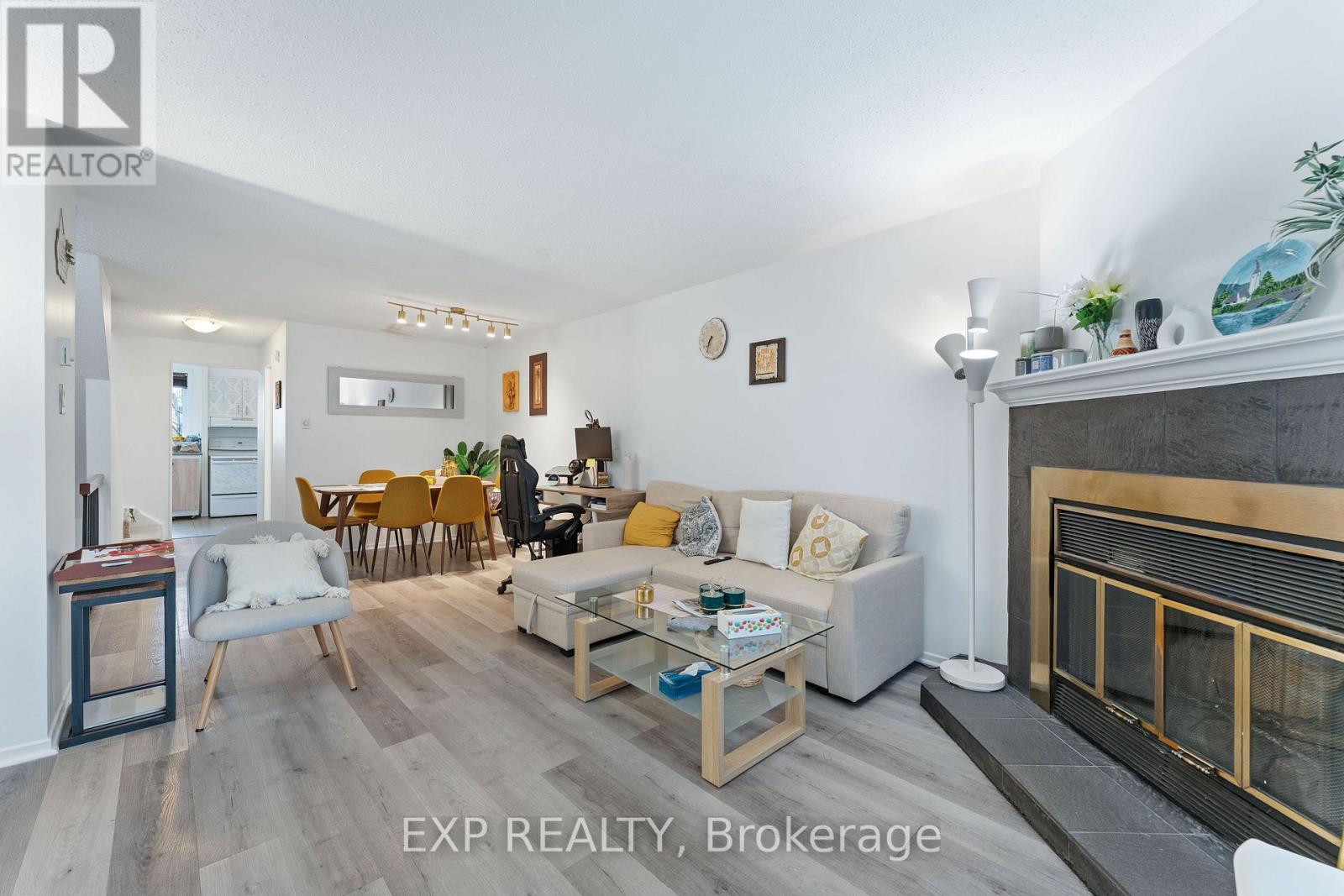B - 6702 Jeanne D'arc Boulevard N Property Photo 6