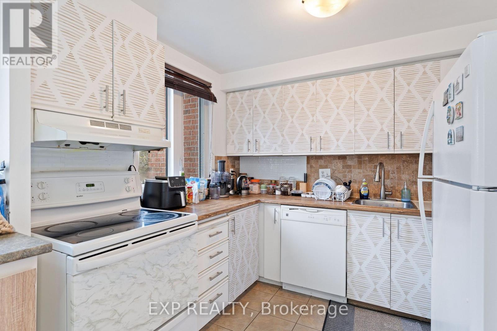 B - 6702 Jeanne D'arc Boulevard N Property Photo 8