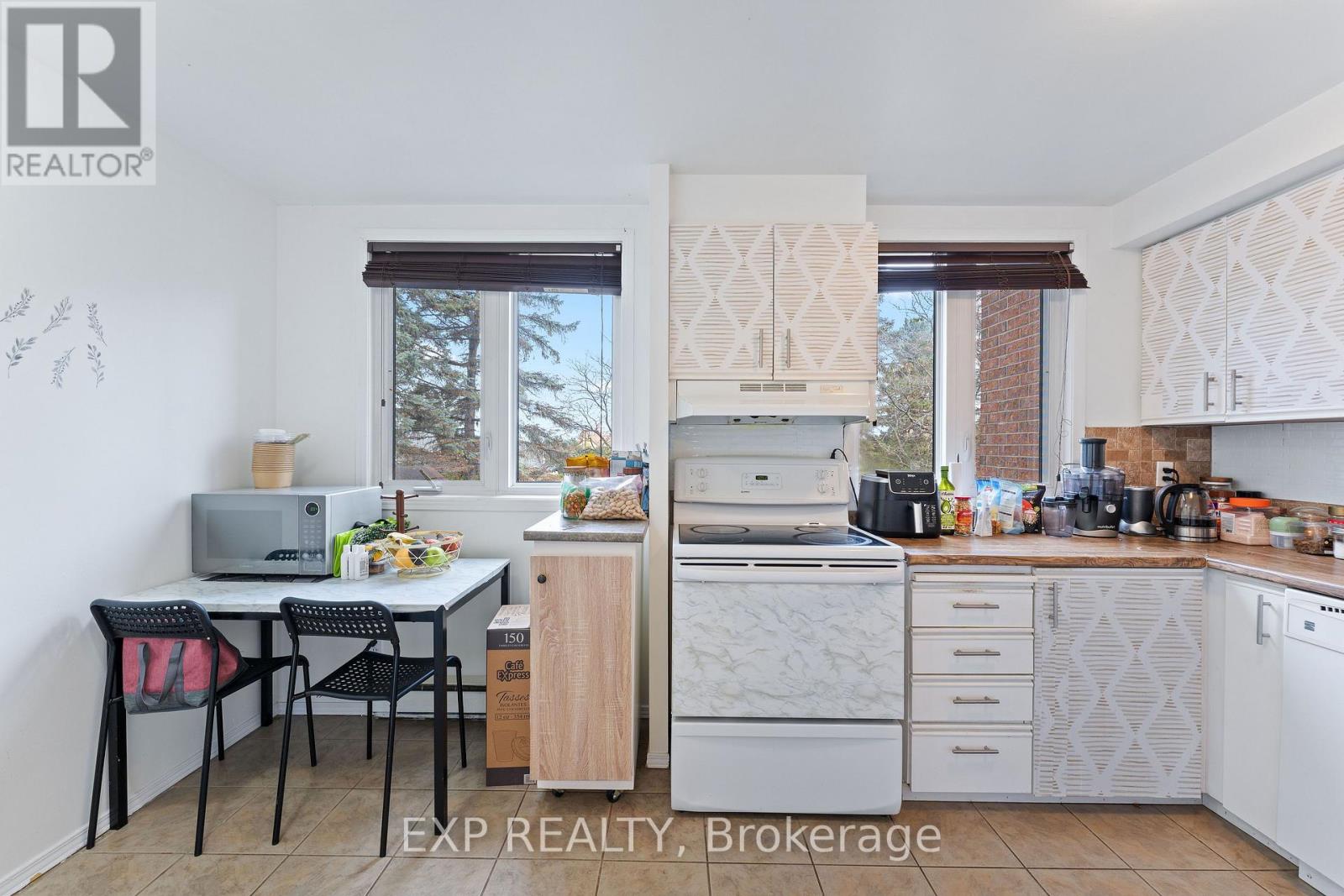B - 6702 Jeanne D'arc Boulevard N Property Photo 10
