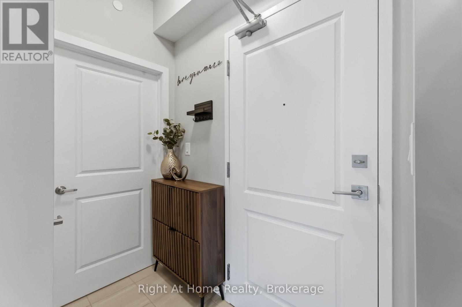 321 - 460 Dundas Street E Property Photo 6