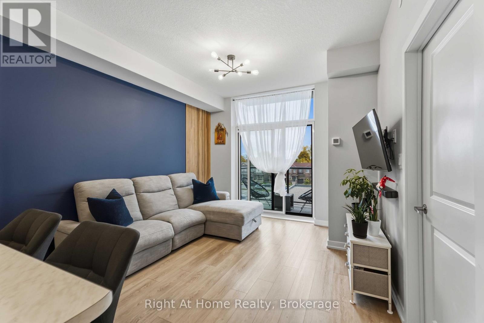 321 - 460 Dundas Street E Property Photo 8
