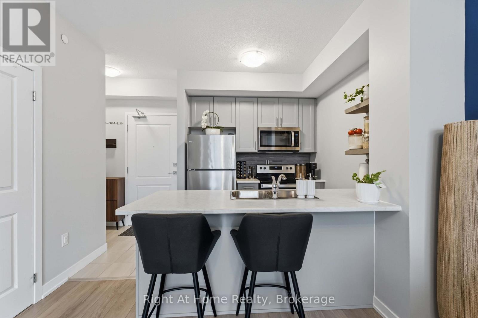 321 - 460 Dundas Street E Property Photo 11