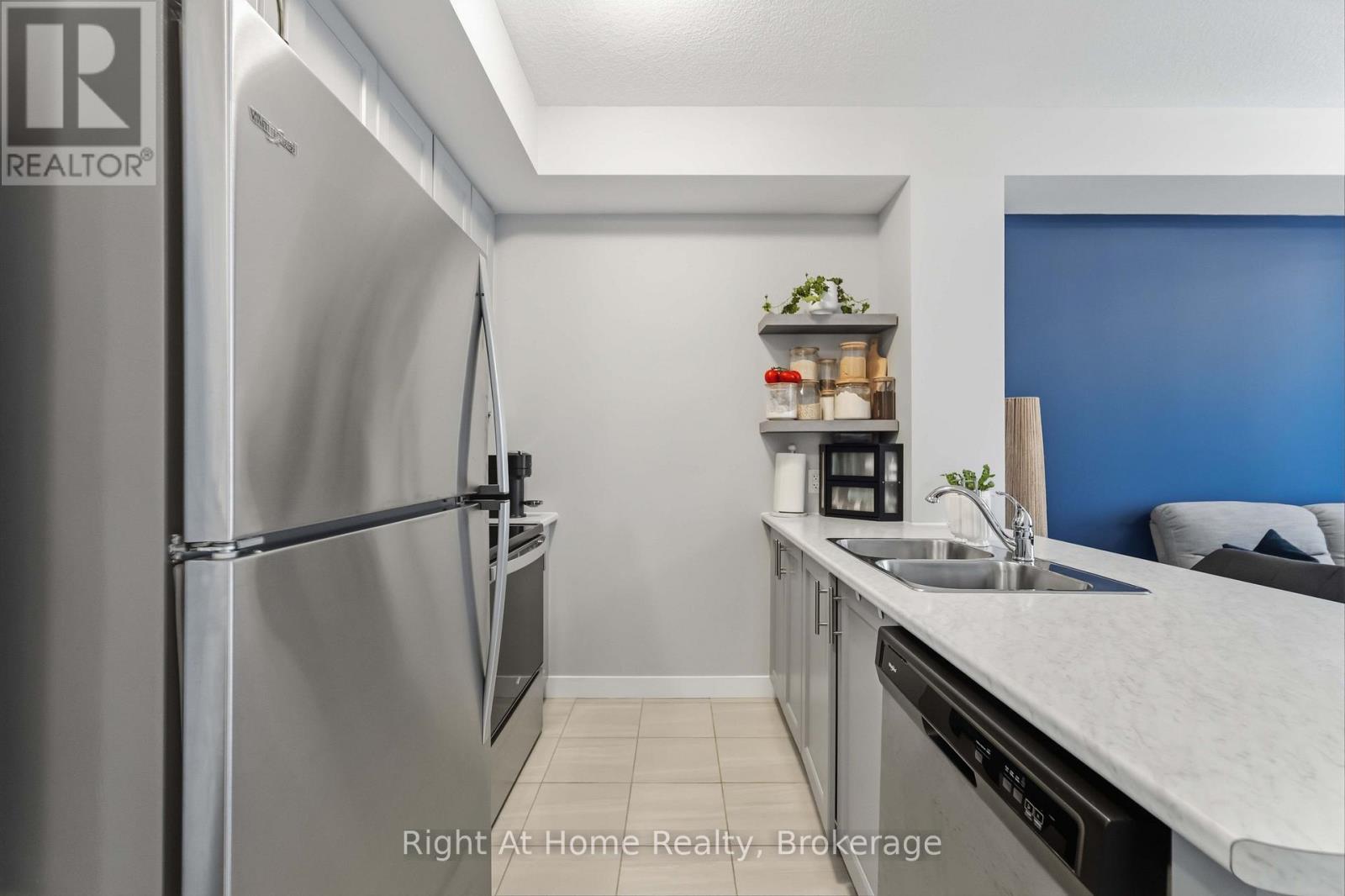 321 - 460 Dundas Street E Property Photo 13