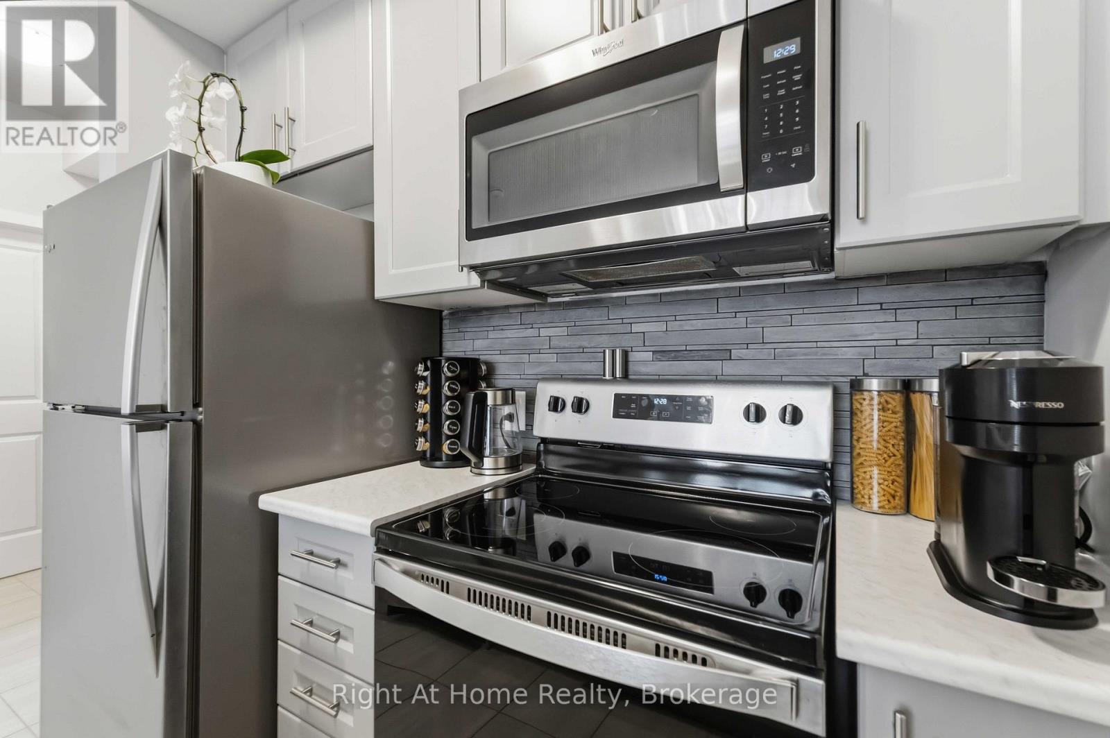 321 - 460 Dundas Street E Property Photo 15