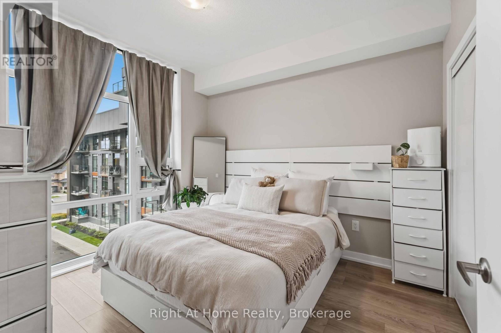 321 - 460 Dundas Street E Property Photo 16