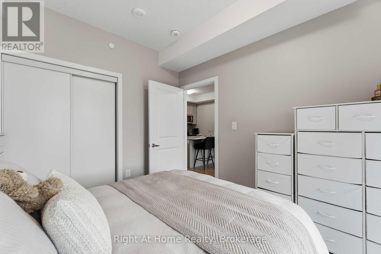 321 - 460 Dundas Street E Property Photo 17