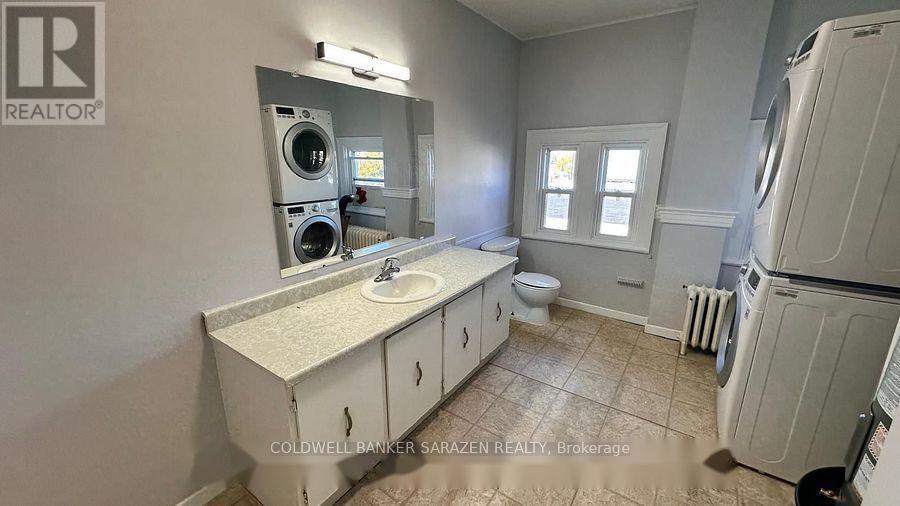 2 - 2 Russell Street E Property Photo 8