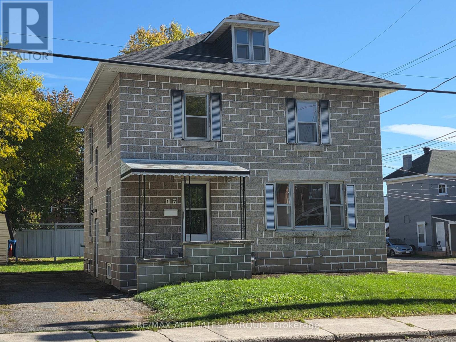 17 MAPLE AVENUE N Property Photo 1