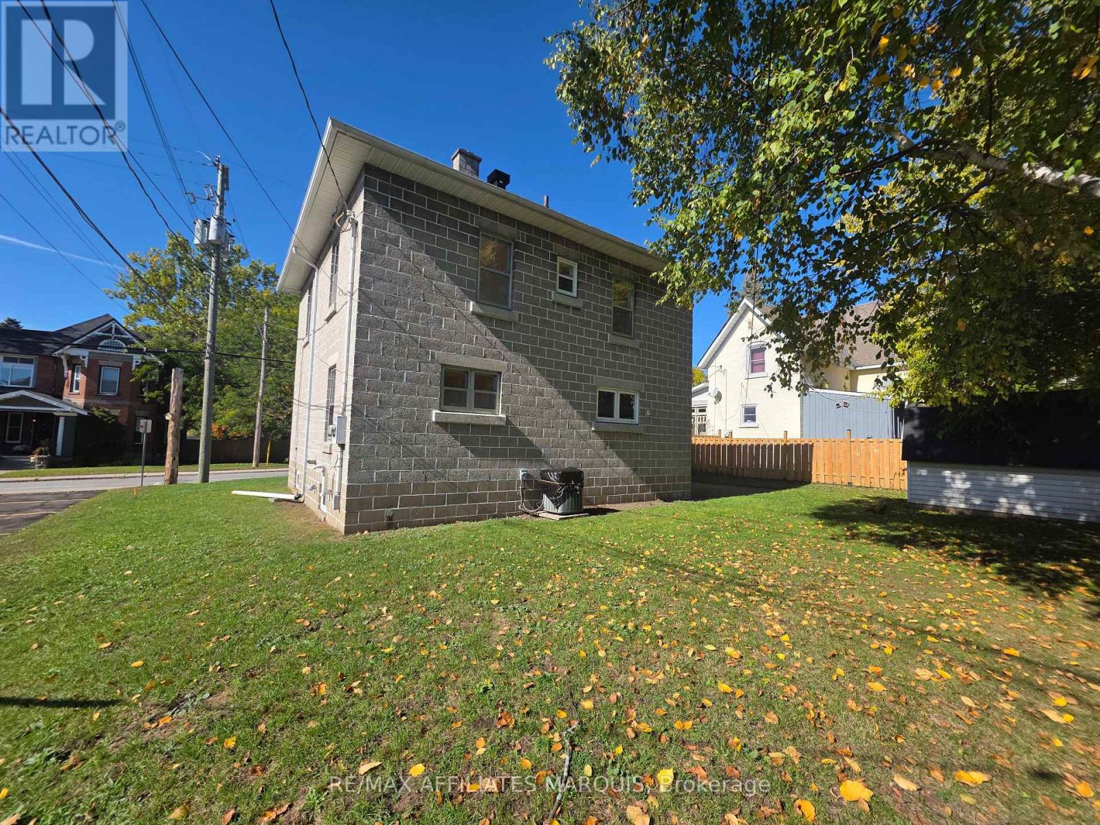 17 Maple Avenue N Property Photo 5