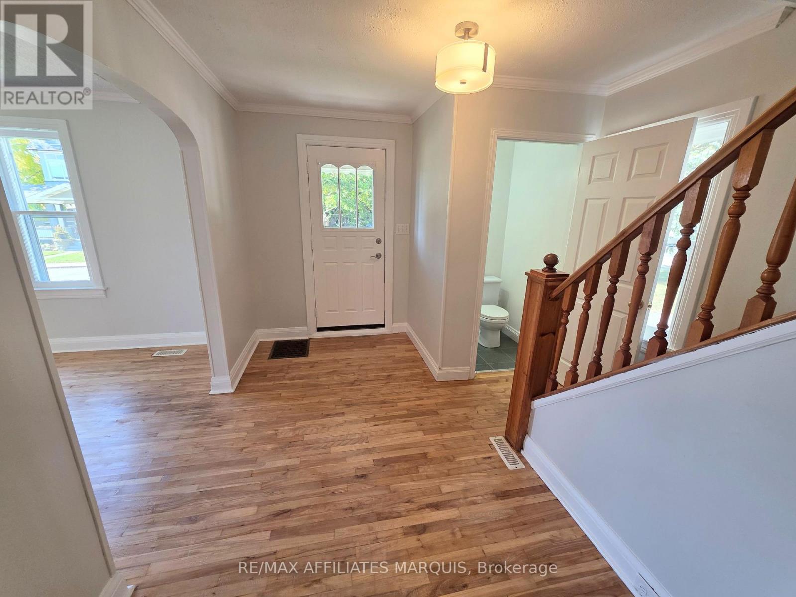 17 Maple Avenue N Property Photo 9