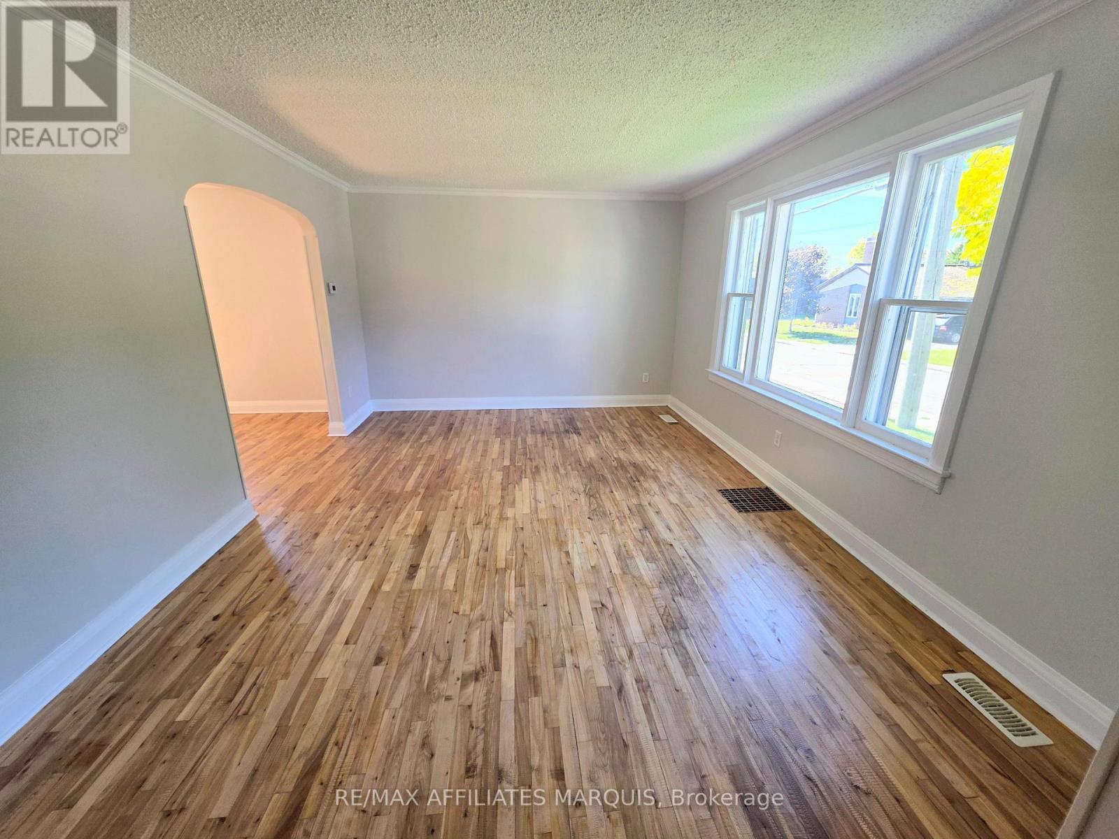 17 Maple Avenue N Property Photo 11
