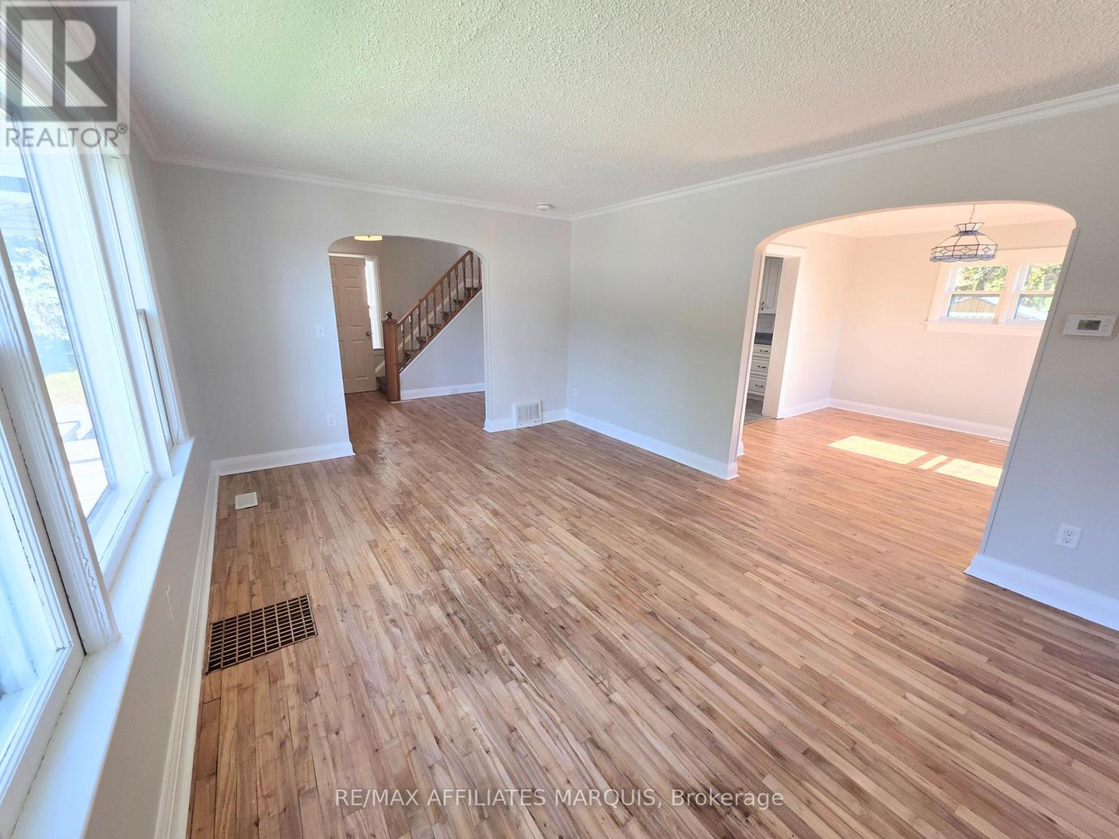 17 Maple Avenue N Property Photo 12