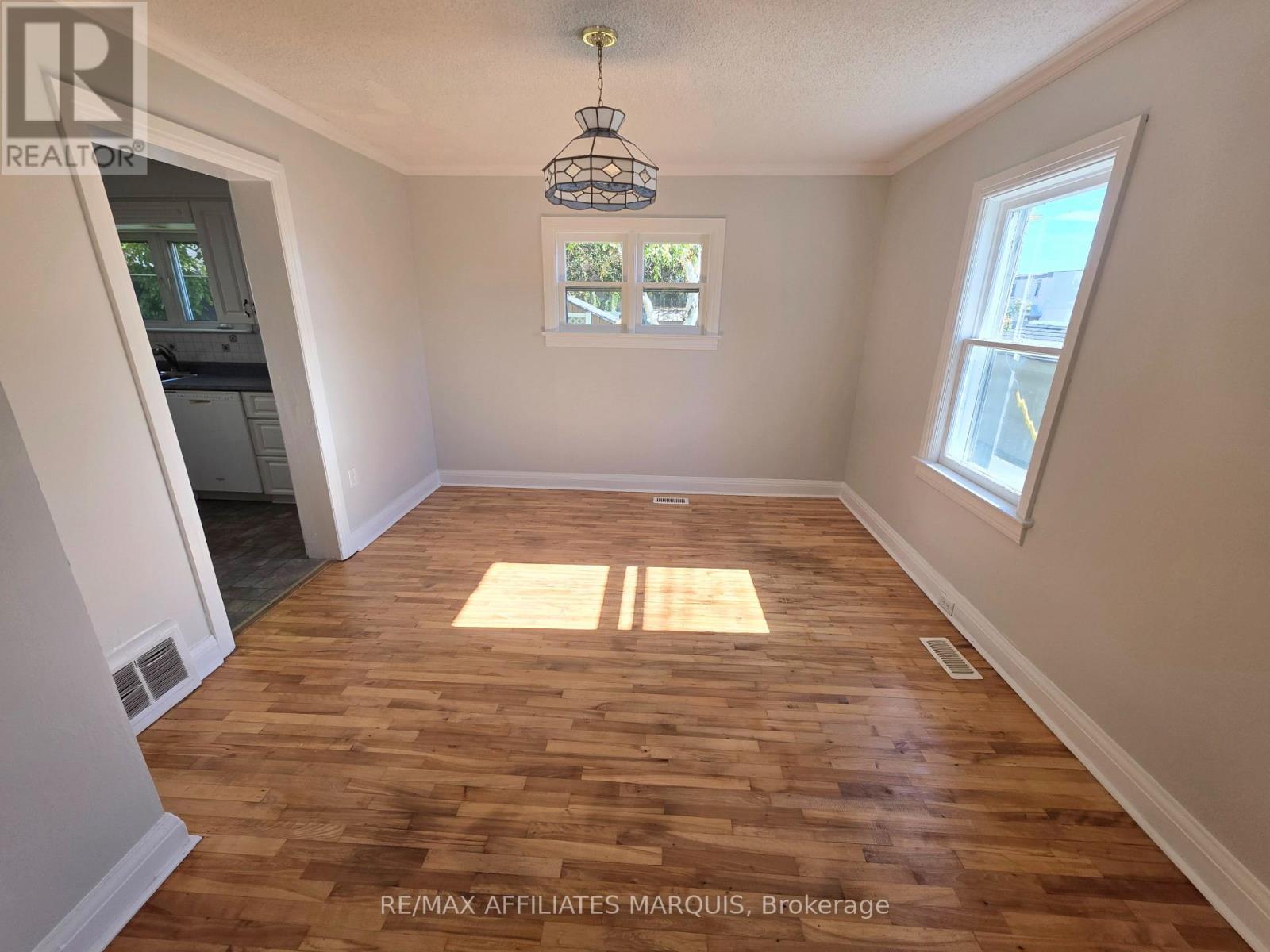 17 Maple Avenue N Property Photo 14