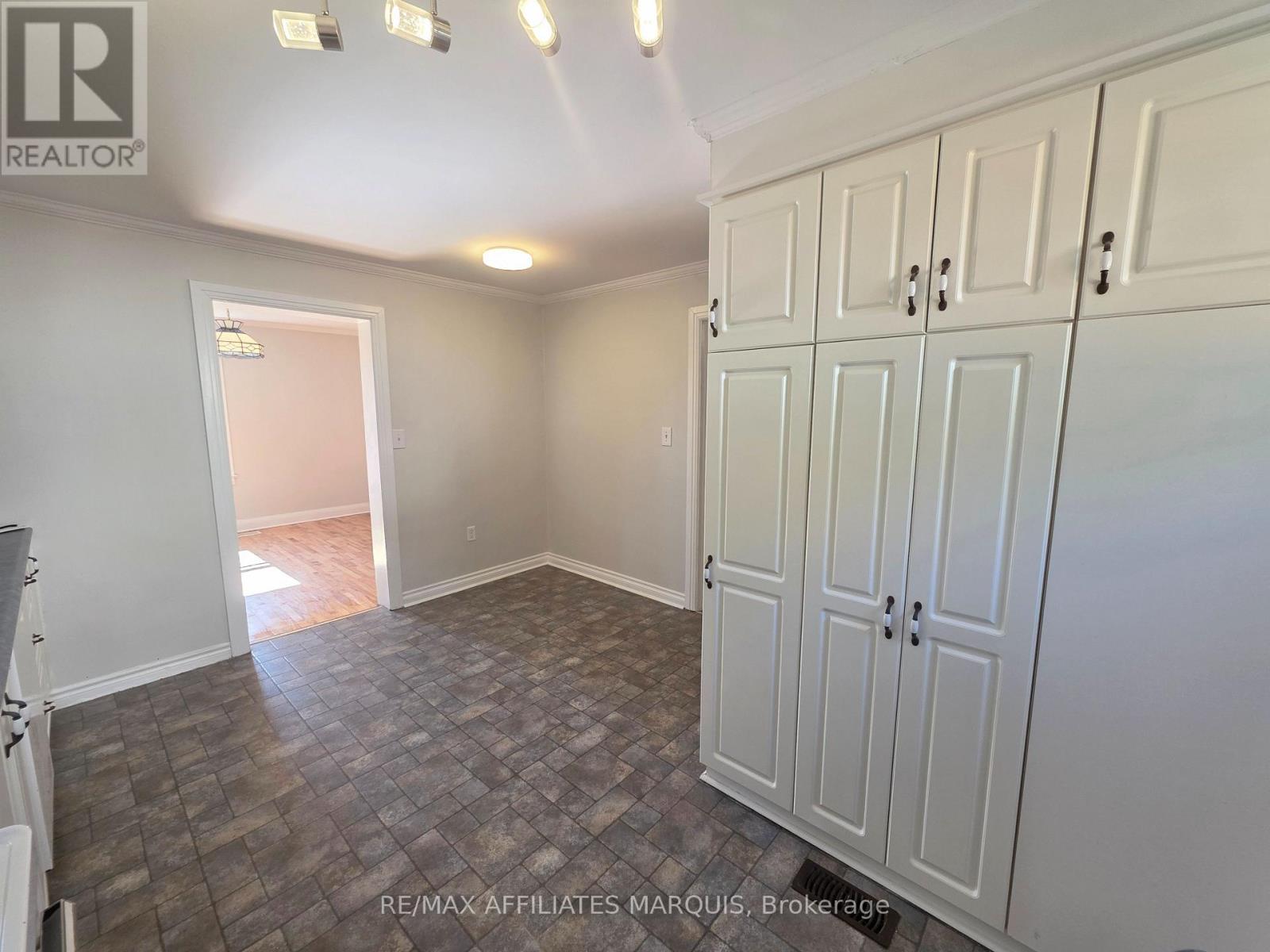 17 Maple Avenue N Property Photo 18