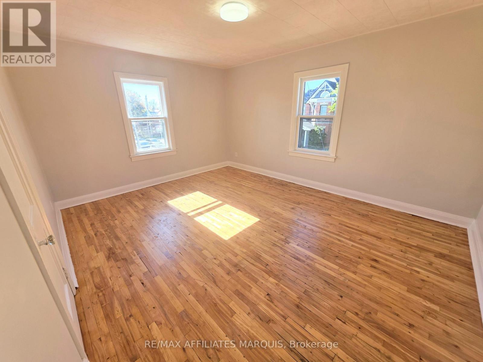 17 Maple Avenue N Property Photo 23