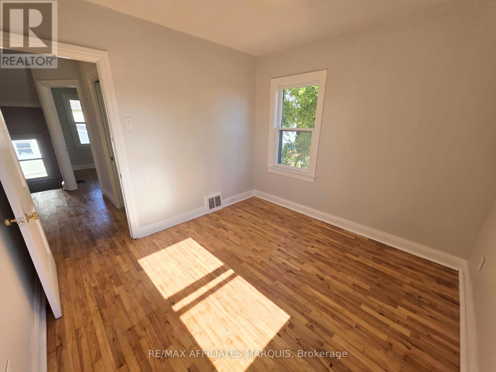 17 Maple Avenue N Property Photo 27