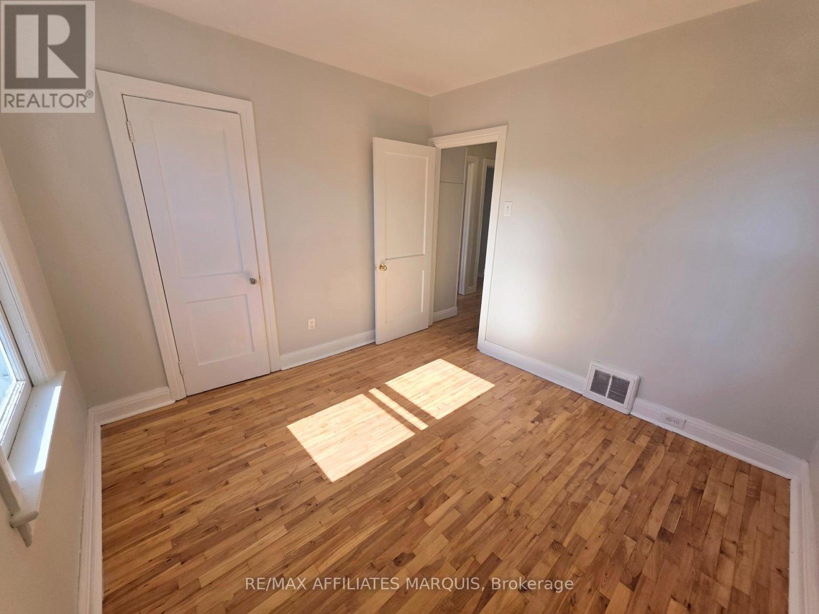 17 Maple Avenue N Property Photo 28