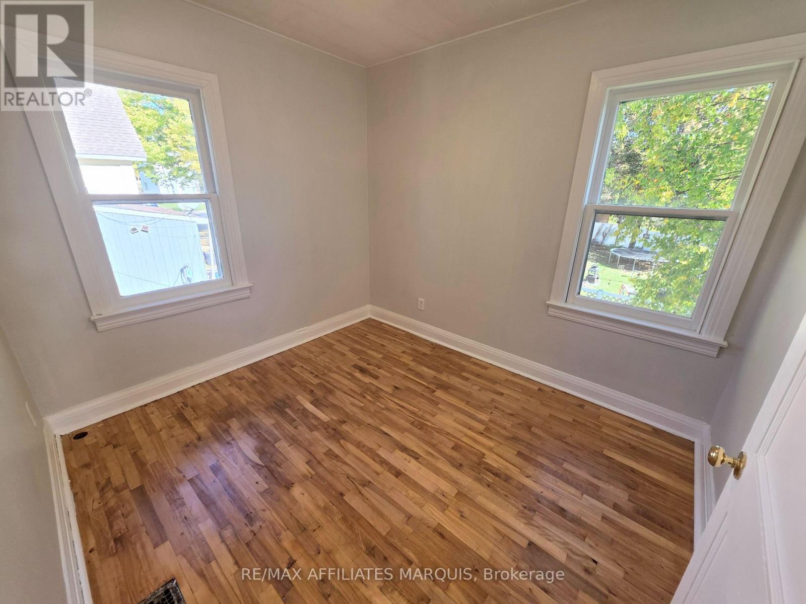 17 Maple Avenue N Property Photo 29