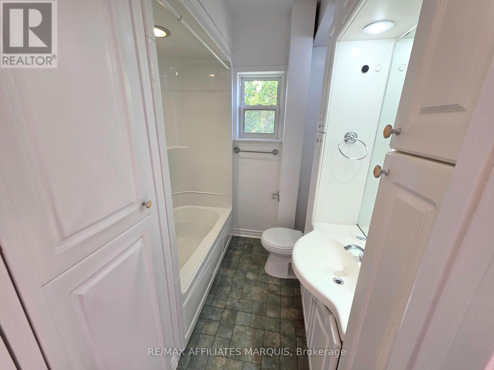17 Maple Avenue N Property Photo 36