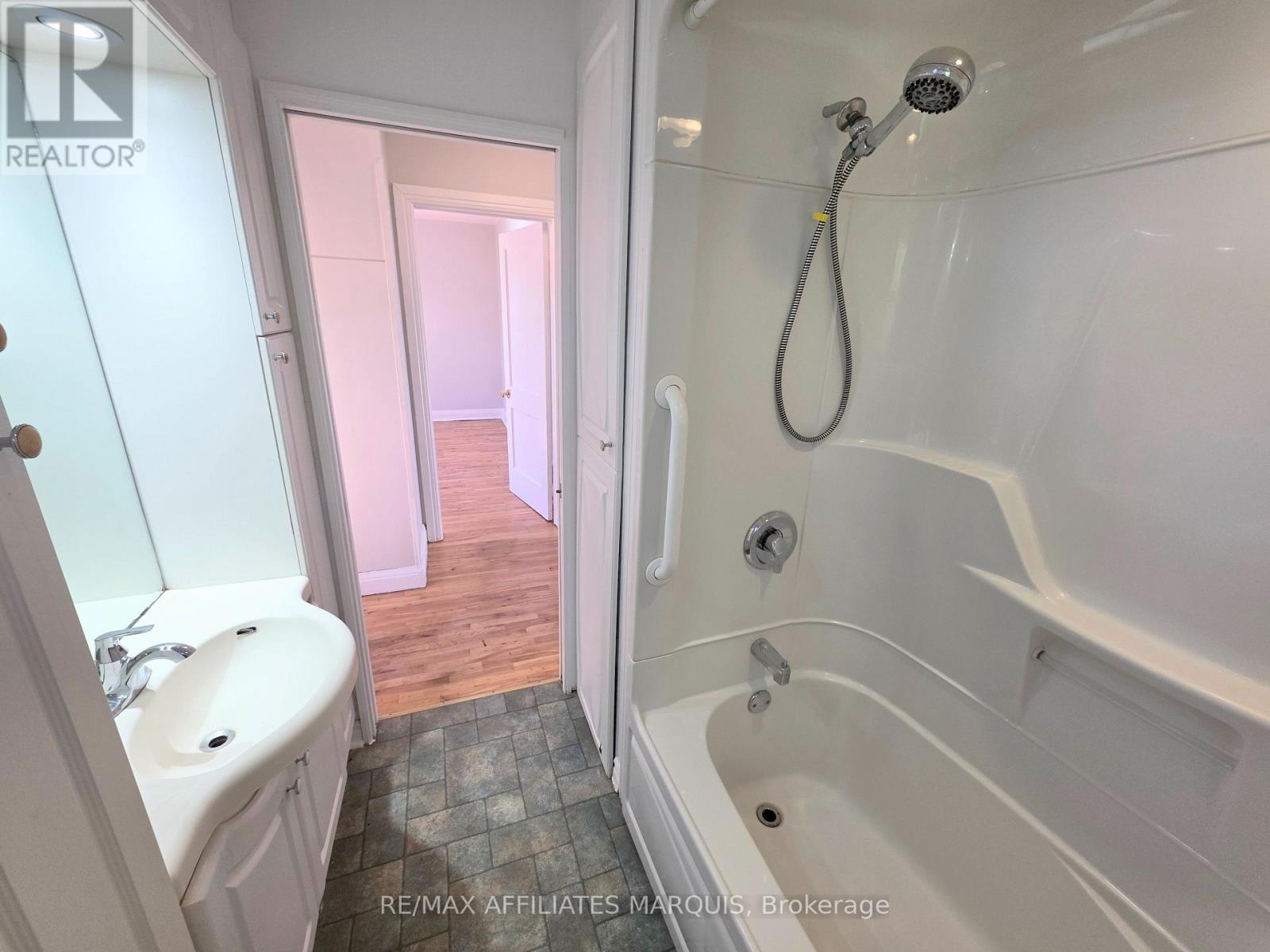 17 Maple Avenue N Property Photo 37