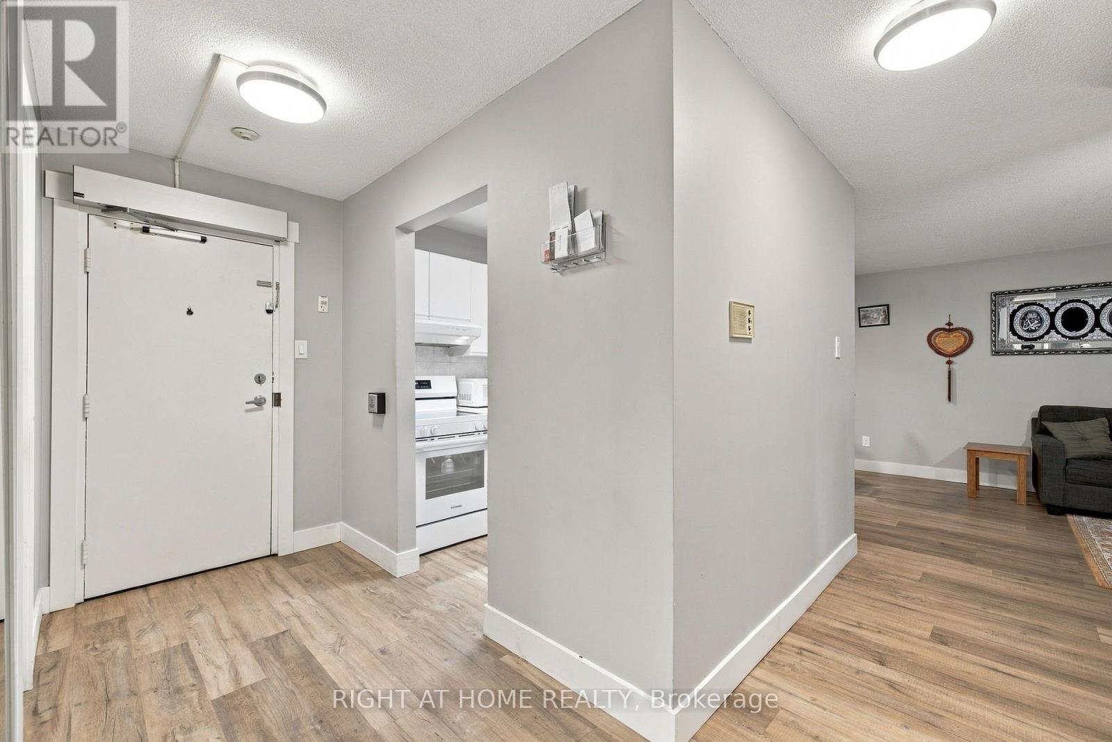 62 - 144 Conway Drive Property Photo 3