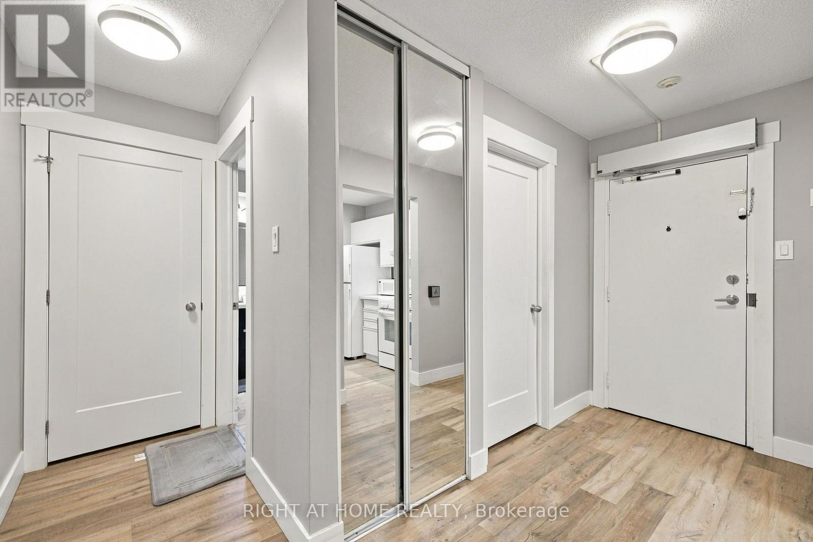 62 - 144 Conway Drive Property Photo 4