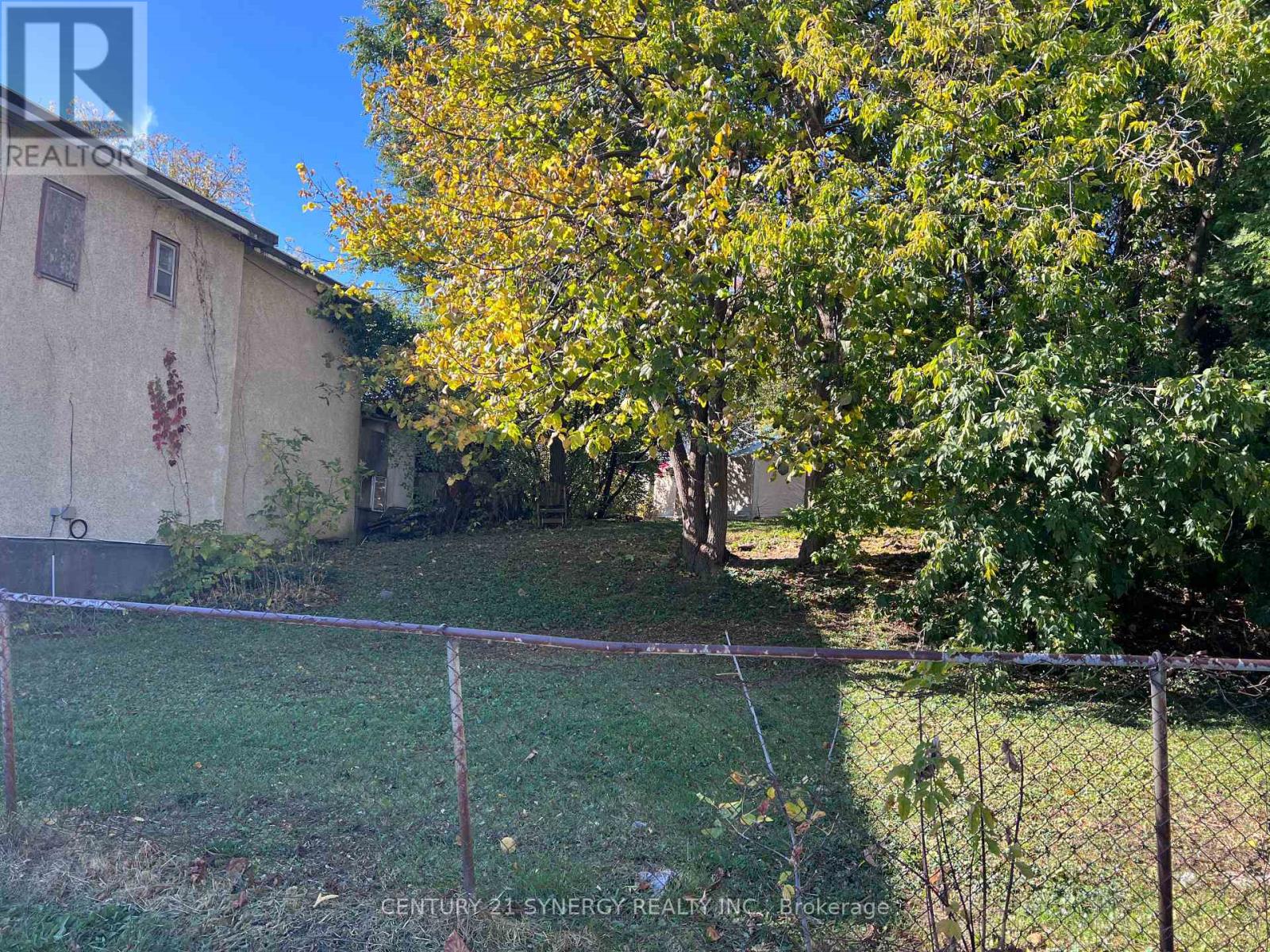 52 & 50 Stonehurst Avenue W Property Photo 3