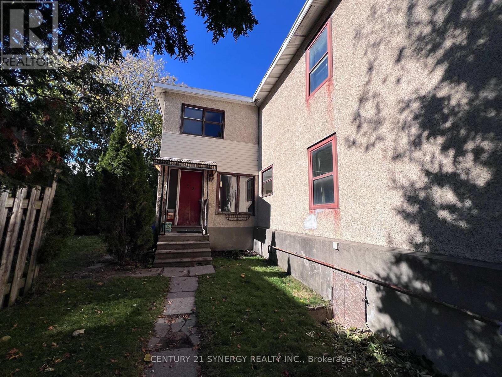 52 & 50 Stonehurst Avenue W Property Photo 4
