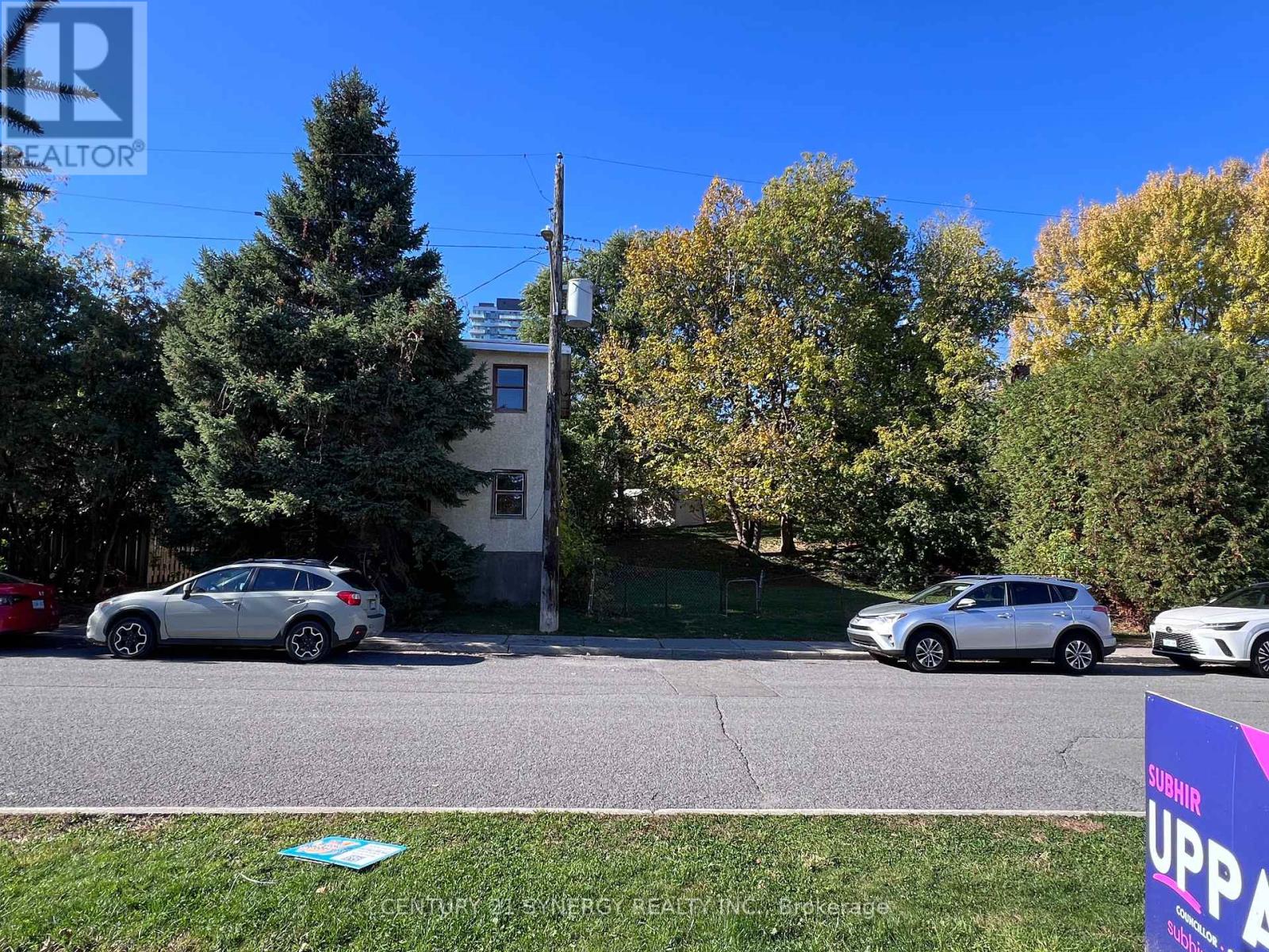 52 & 50 Stonehurst Avenue W Property Photo 9