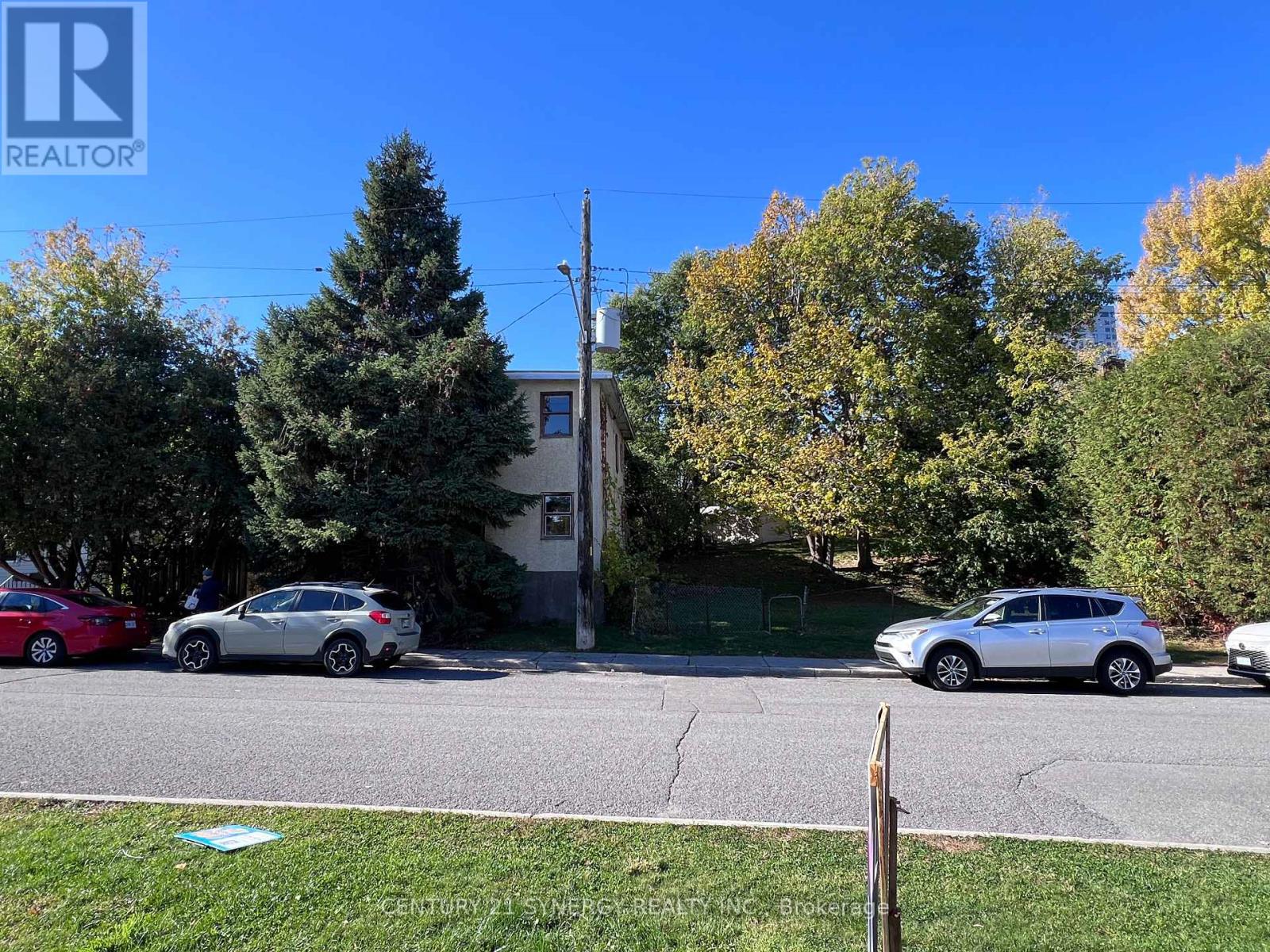 52 & 50 Stonehurst Avenue W Property Photo 10
